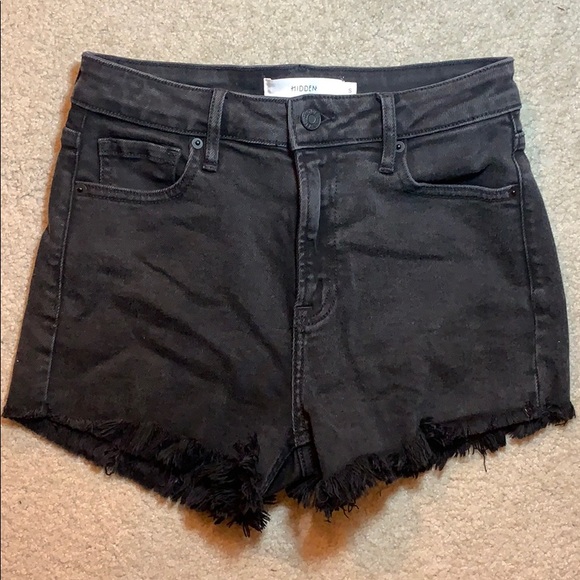 HIDDEN Pants - HIDDEN high waisted frayed shorts